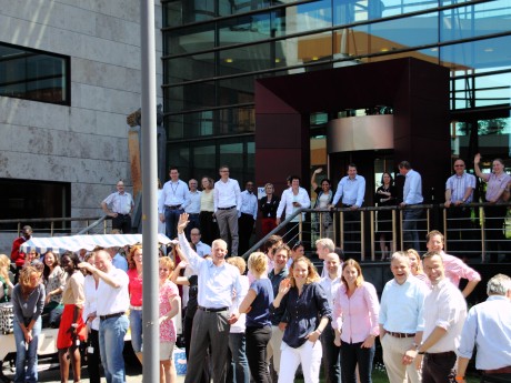 02 Departure for roparun 2012 - bye bye Departure for roparun 2012 - bye bye